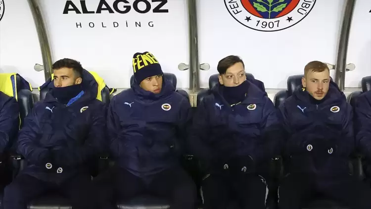 Fenerbahçe'de İsmail Kartal İle 'Yedek' Mesut Özil Arasında Bunlar Yaşanmış!