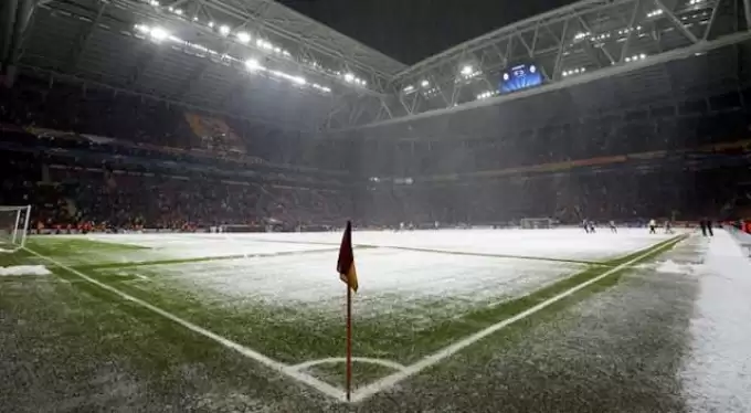 Galatasaray-Trabzonspor maçında kar yağışı olacak mı? Meteoroloji açıkladı, işte zeminin son hali...