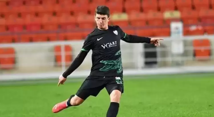 Bursaspor'un 18'lik stoperi Taha Altıkardeş, Trabzonspor'a transfer oluyor