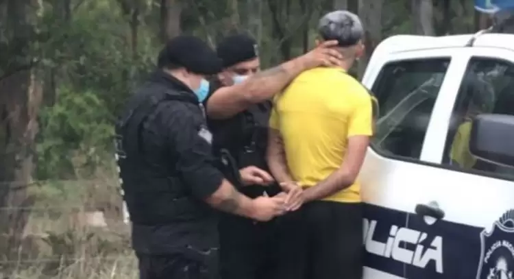 Uruguaylı futbolcu maça giderken gözaltına alındı