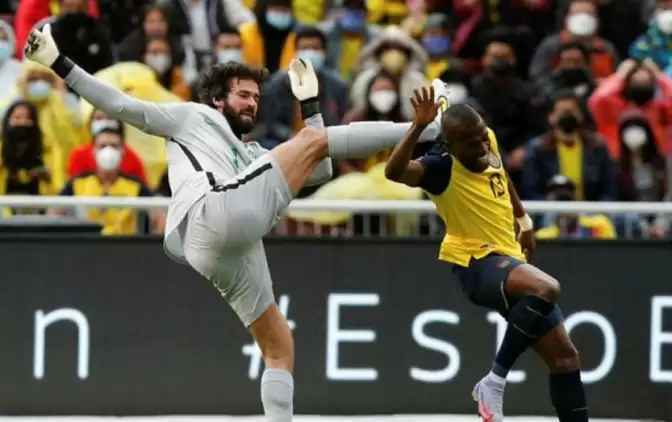 Ekvador-Brezilya maçına Fenerbahçeli Valencia'ya yapılan hareket damga vurdu