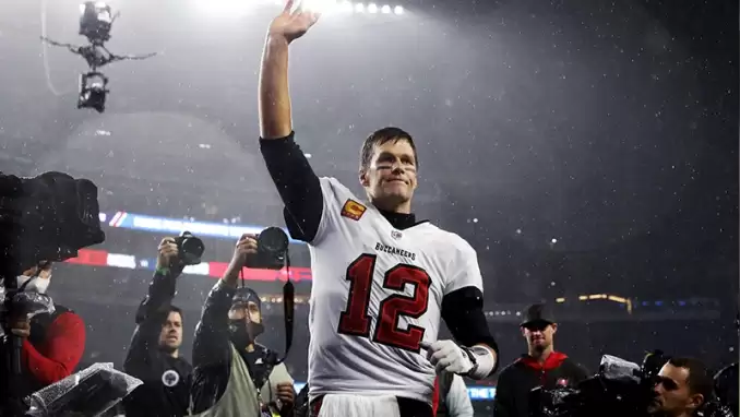 Yaşayan efsane Tom Brady 22 yıllık kariyerini noktaladı