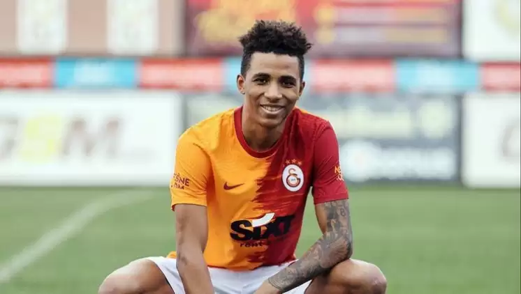 Galatasaray taraftarı bayrağı açtı! 'Gedson'u getir'