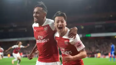 Mesut Özil’den Aubameyang’a mesaj