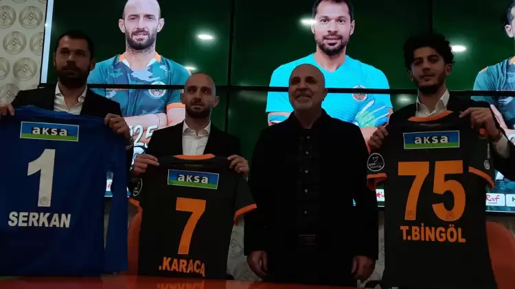 Alanyaspor Efecan Karaca, Serkan Kırıntılı ve Tayfur Bingöl'e imza attırdı