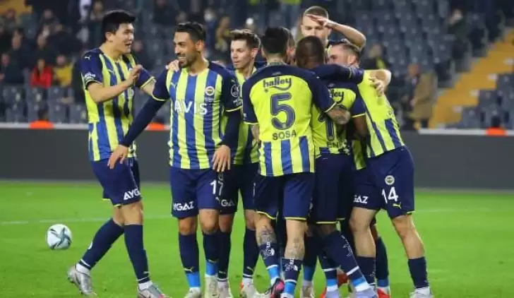 Fenerbahçe'de Altay Bayındır Geri Döndü! 5 Oyuncu Giresunspor'a Karşı Yok