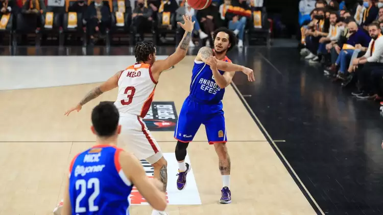 Galatasaray'ın koronalı oyuncularla çıktığı maçta kazanan Anadolu Efes