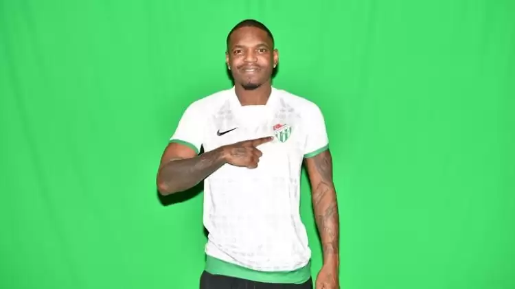 Bursaspor’da Thievy Bifouma’nın lisansı çıktı