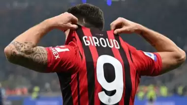 Milan, Lazio'yu 4 golle kupanın dışına itti