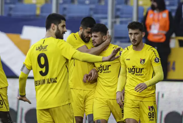 Lider Ankaragücü İstanbulspor'a 1-0 mağlup oldu