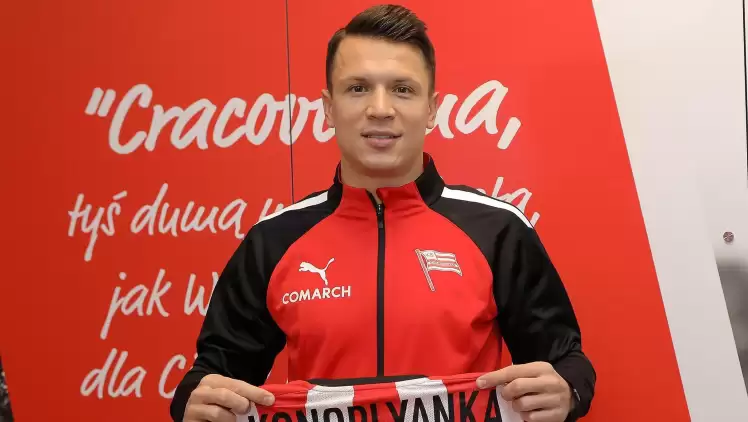 Galatasaray'ın gözdesi Konoplyanka Polonya'ya transfer oldu.