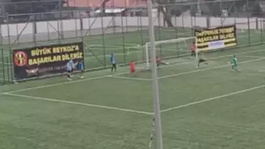 VİDEO - Amatör maçta ilginç olay: Top toplayıcı çocuk golü kurtardı!