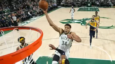 NBA'de Giannis Antetokounmpo Pacers'a karşı 50 sayı attı