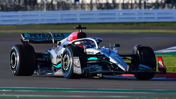 Formula 1 Haberleri | Lewis Hamilton, 2022 F1 aracı W13 ile ilk turunu attı