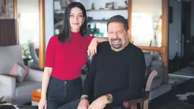 Yeni evli Erman Toroğlu evinin kapılarını açtı! "Yer yerinden oynayacak"