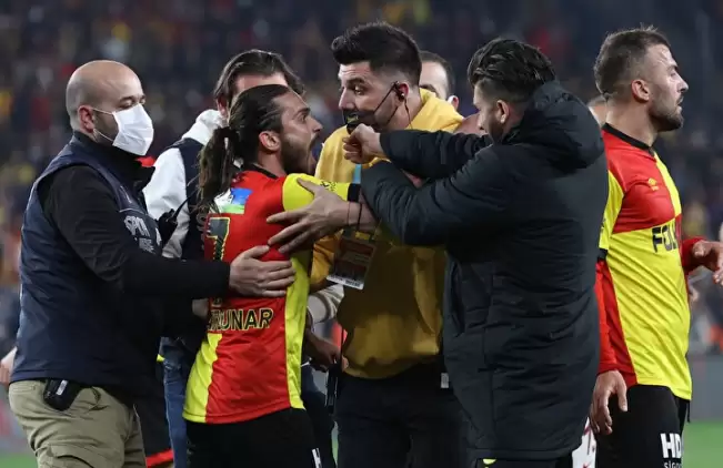 Göztepe Başkan Vekili Talat Papatya'dan Bafétimbi Gomis'e sert sözler!