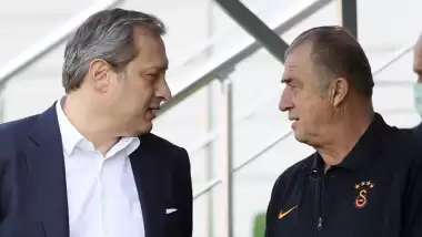 Komplo bekleniyor ama o hayatın keyfini çıkarıyor!