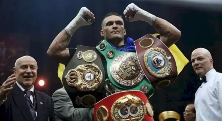 Dünya boks şampiyonu Ukraynalı Oleksandr Usyk silahlı direnişe katıldı