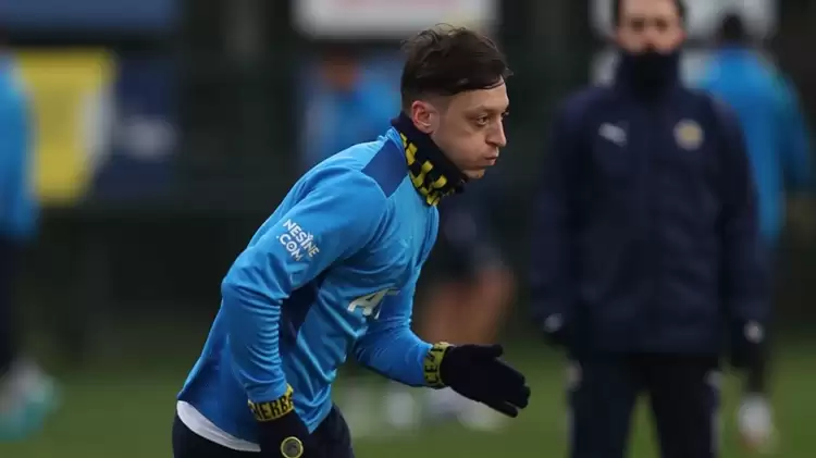 Fenerbahçe'de Mesut Özil Takımla Birlikte Çalışmalara Başladı