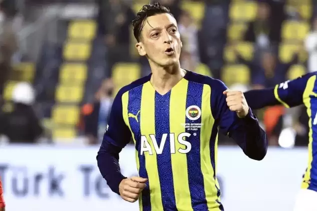 Fenerbahçe, Mesut Özil İddialarını Sert Bir Dille Yalanladı!