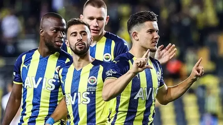 Fenerbahçe, Ferdi Kadıoğlu ile İsak Vural'ın Fotoğrafını Paylaştı