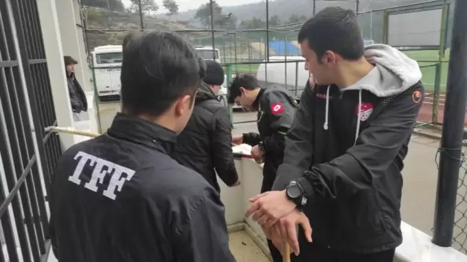 Hakemler kapıda kaldı, maç 20 dakika geç başladı