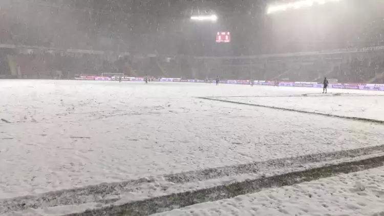 Başakşehir - Antalyaspor maçı ertelendi! İşte yeni tarihi...