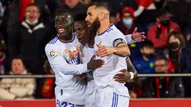 Benzema atıyor, Real Madrid şampiyonluğa koşuyor