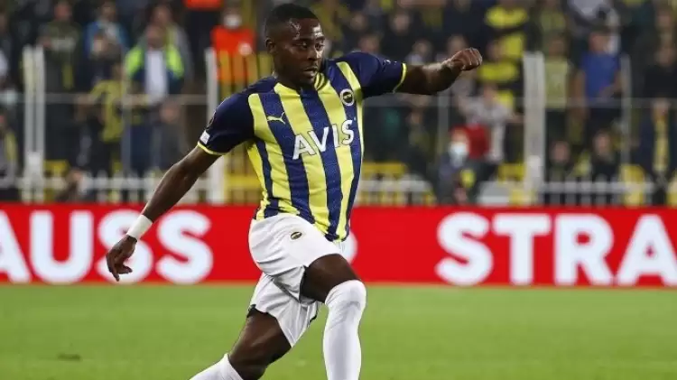 Fenerbahçe'de Osayi Samuel Gelecek Sezon da Sağ Bek Oynayacak