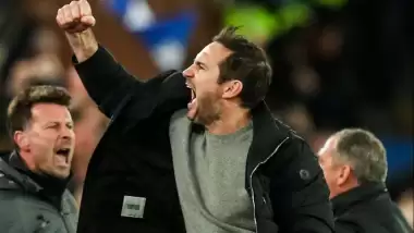 Lampard, gole sevinirken elini kırdı | VİDEO