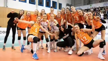 Avrupa şampiyonu Eczacıbaşı, Karayolları’na set vermedi