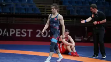 3 milli güreşçi yarı finale kaldı!