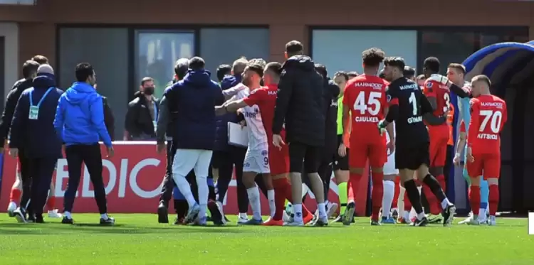 Kasımpaşa - Gaziantep maçında ilk yarı sonunda gerginlik