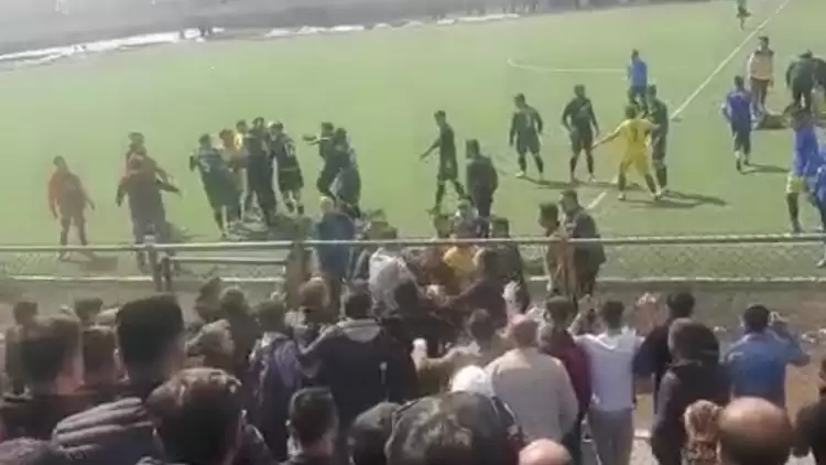 Ağrı Süper Amatör'de Taraftar Sahaya Girip Futbolcuları Kovaladı