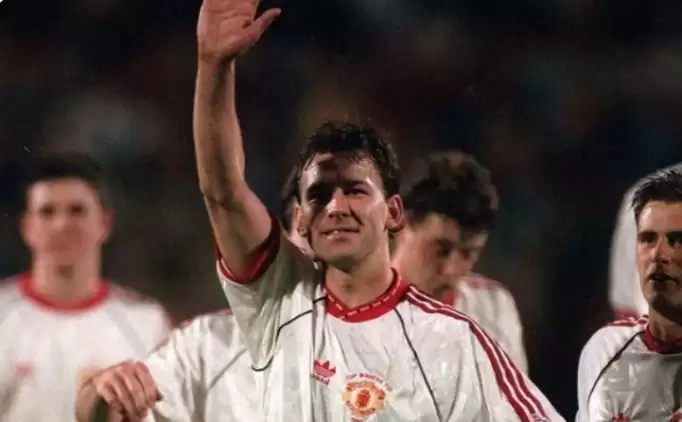 Manchester United efsanesi Bryan Robson'dan Galatasaray itirafı