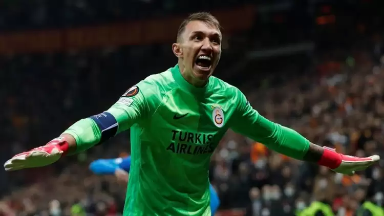 Galatasaraylı Muslera: "Domenec Torrent çok büyük hoca"