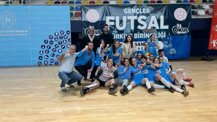 Trabzon Spor Lisesi Kadın Futsal Takımı Şampiyon Oldu