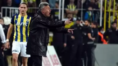 Sadece övülmek istiyor!