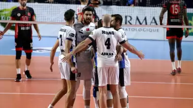 Erkekler AXA Kupa Voley’de ilk finalist belli oldu