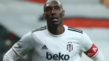 Atiba Hutchinson devam edecek mi?