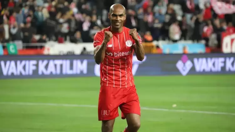 FT Antalyaspor'da defansın sigortası Naldo