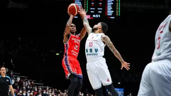 Bahçeşehir Koleji İtalya'dan avantajlı dönüyor