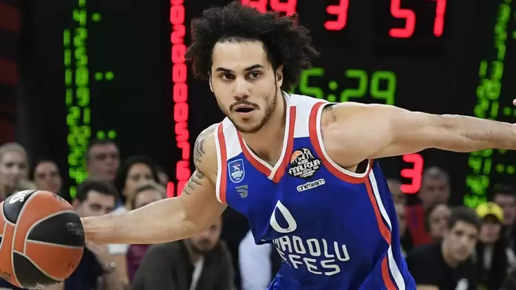 Fenerbahçe Beko, Anadolu Efes'in yıldızı Shane Larkin'in peşinde