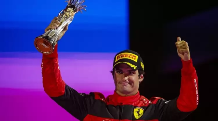 İspanyol pilot Sainz, 2024'e kadar Ferrari'de