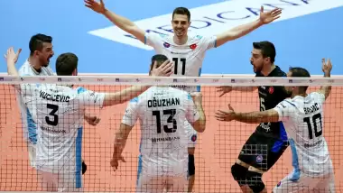Halkbank kazandı, seri eşitlendi! Finale son 1 adım...