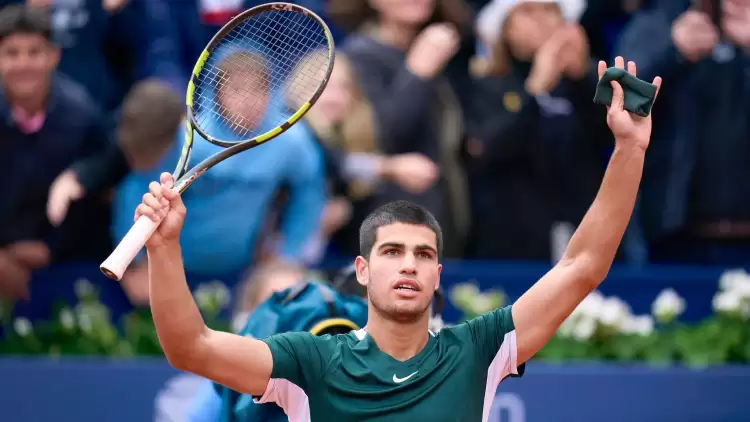 Carlos Alcaraz, Stefanos Tsitsipas'ı Yenerek yarı Finale Yükseldi