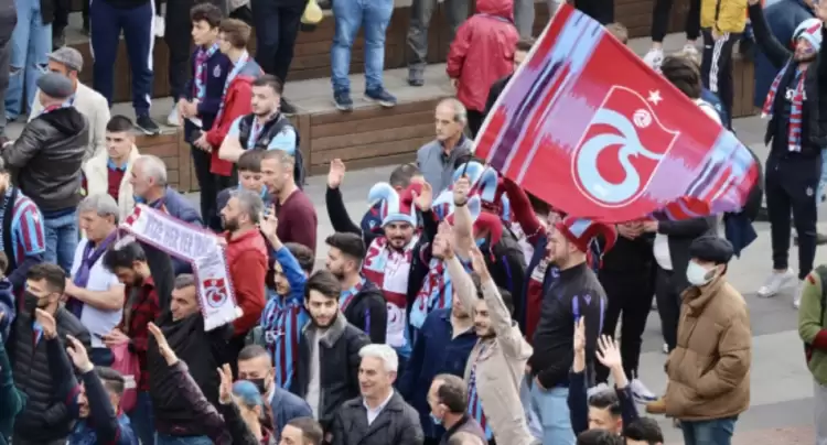 Trabzonspor taraftarları şampiyonluk için Trabzon'a akın ediyor