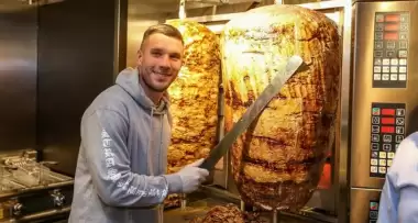 Lukas Podolski'nin döner zammı ortalığı karıştırdı
