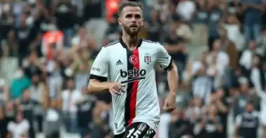 Pjanic, kendi yarısını uçakta bırakmış!