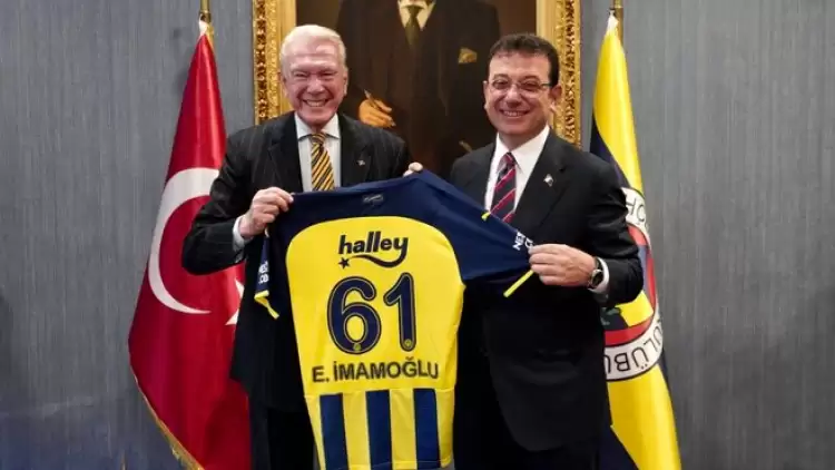 Uğur Dündar Ekrem İmamoğlu'na 61 Numaralı Fenerbahçe Forması Hediye Etti